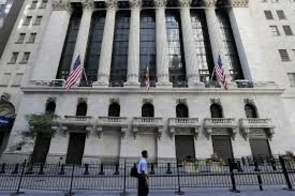 銀行哪會無聊　他們正忙著從你身上賺錢呢