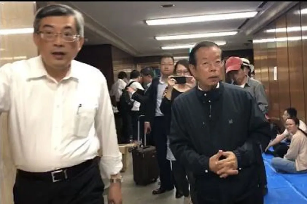 反應慢挨轟　 謝長廷飛抵北海道：政府叫我下台就下台