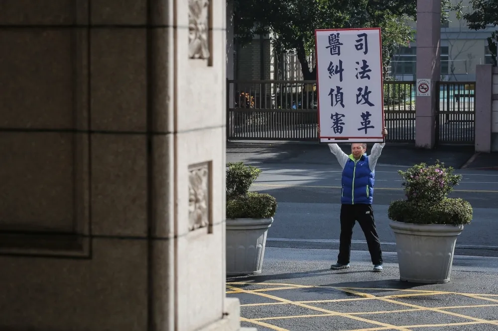 【避免濫訴】醫療法三讀　醫護違反注意義務才須負刑責