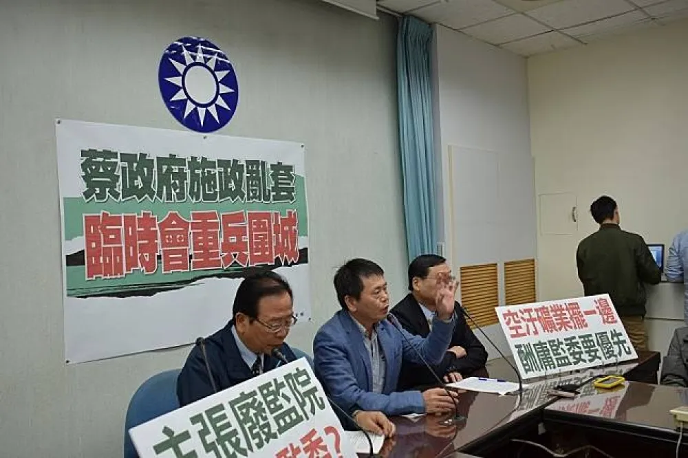 臨時會3層拒馬「防陳抗」　藍營諷民進黨「贏了法案輸了民調」