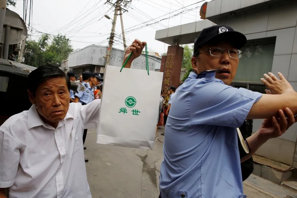 P2P投資者自殺　中國強行火化遺體家屬遭威脅
