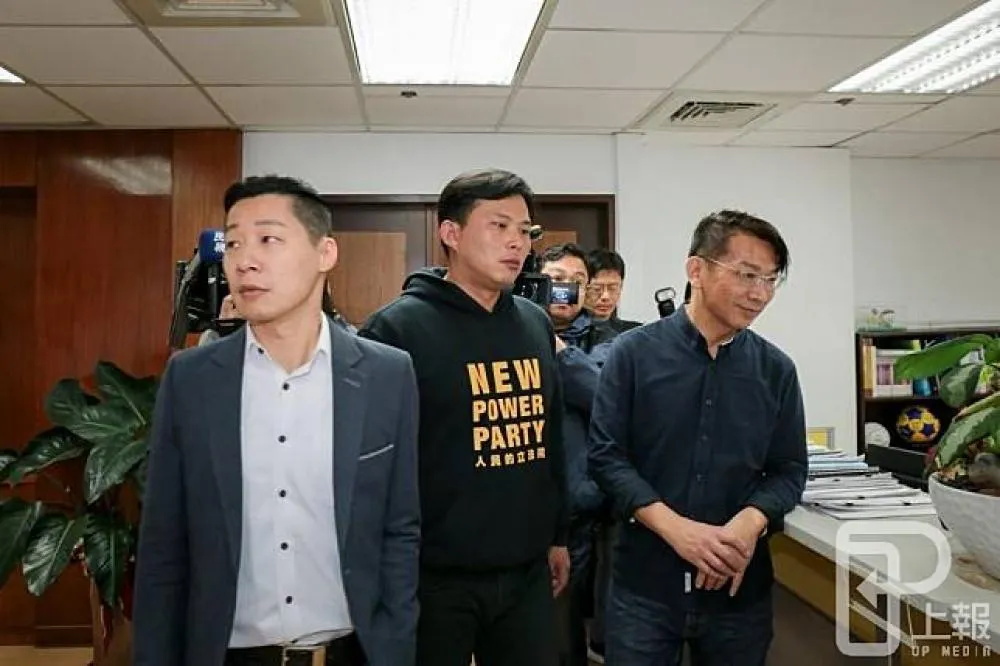 【到辦公室堵人】體育署長外出不在　黃國昌：下周到黨團說明