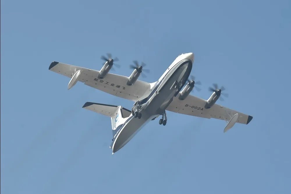 【南海展軍威】海上起降　中國發表首款海陸兩棲飛機AG600