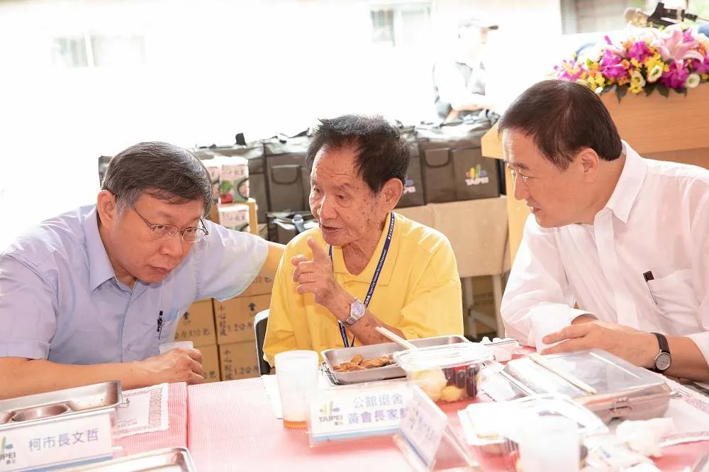 柯P訪榮民宿舍搶軍公教票　為姚文智「王八蛋說」緩頰：他失言啦