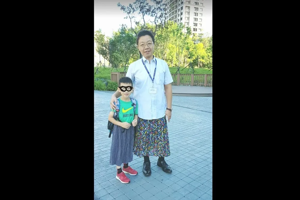 怪獸家長要求《穿裙子的男孩》下架　校長、學童穿裙裝力挺