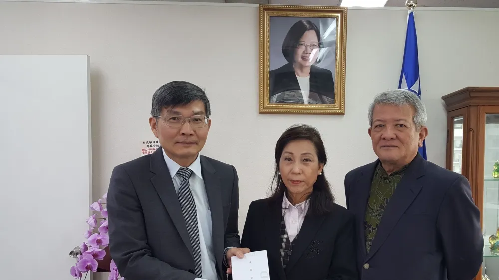 駐大阪處長蘇啓誠輕生　謝長廷落淚：見同仁受委屈就擔心會出事