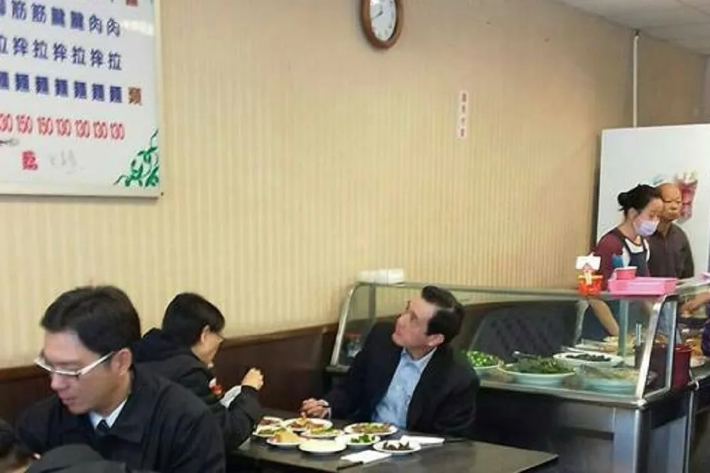 捕捉野生馬英九夫婦地點曝光　網友點名是高雄原鄉牛肉拉麵