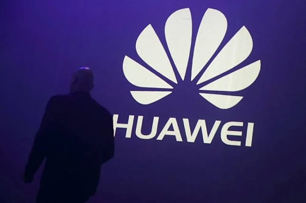 不信任中國企業　美國6大情報頭子籲勿用華為、中興手機