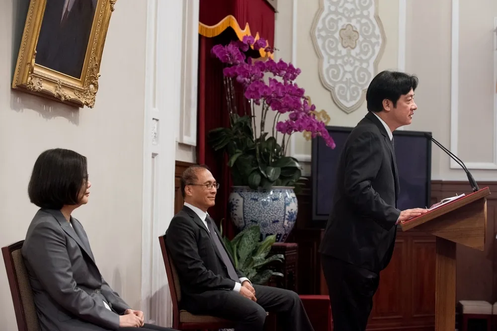 總統在憲政上如何負責？兼談總統有權無責的迷思
