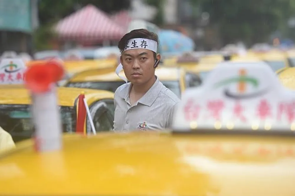 除了uber未來還能「打滴」　在地小黃危機再起