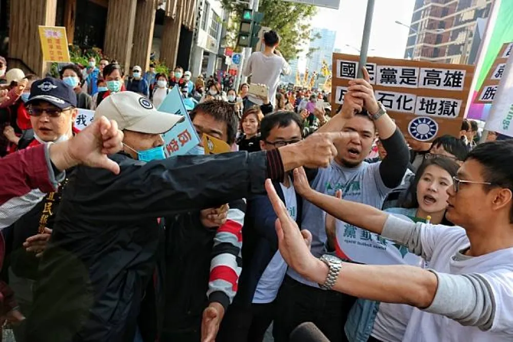 【反空污中南大會串】國民黨動員高雄基層上街 　遭基進黨轟「退出遊行」