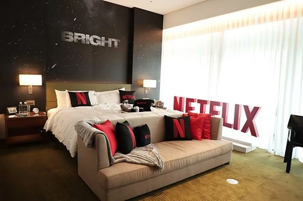 Netflix推出《光靈》主題房　教你聖誕節怎麼在家看片最舒適