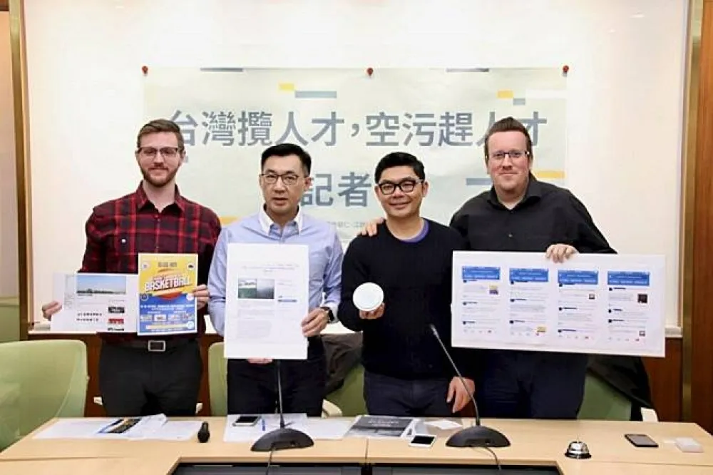 許毓仁談空污卻找空氣清淨業者助陣　網友酸：業配很到位