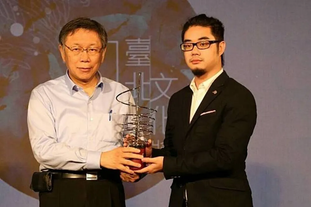 代父領下紀念獎　齊柏林子：看到獎座想到螺旋槳