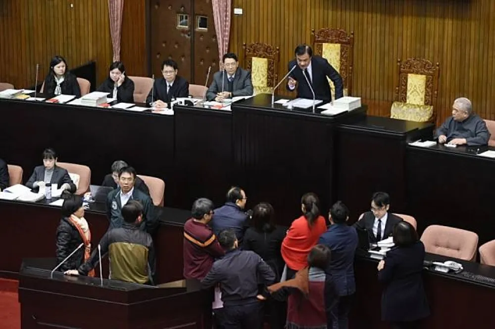 【36小時不斷電表決】立院開議即僵持　進入黨團協商　