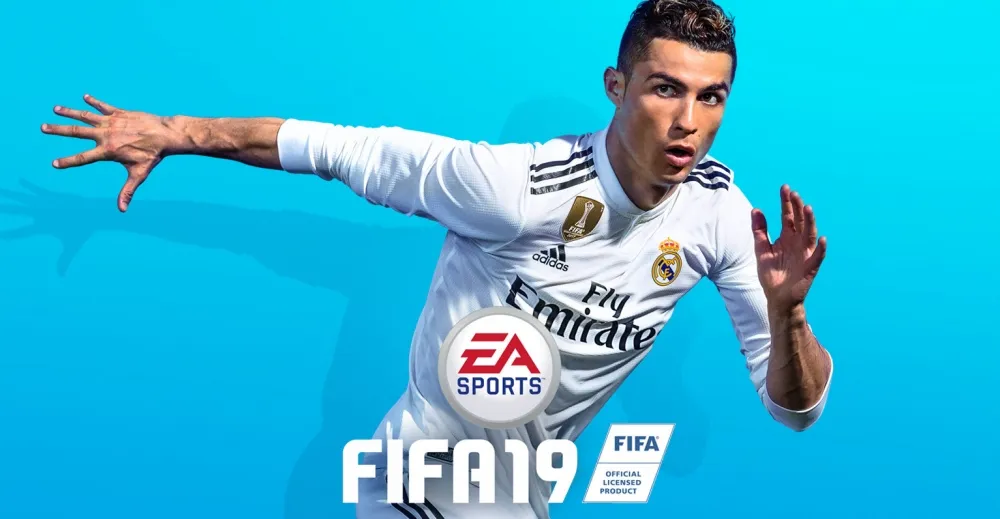 全民情人C羅收到了全世界第一份實體《FIFA 19》遊戲！
