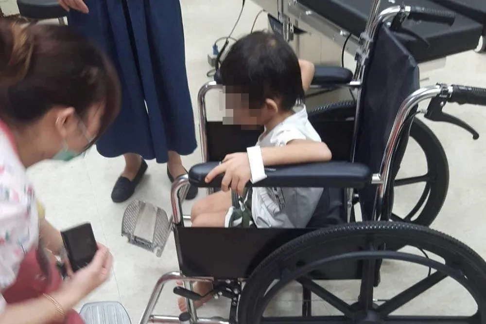 新竹男童遭虐滿身傷　被束帶捆陽台餓到骨瘦如柴