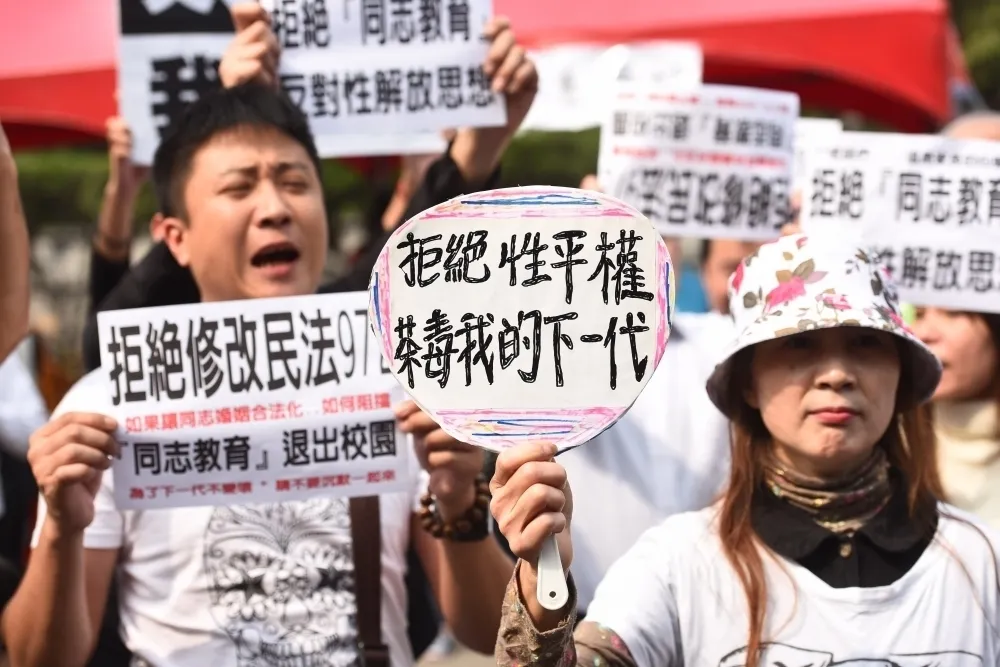 投書：中選會應暫停反同公投連署　
