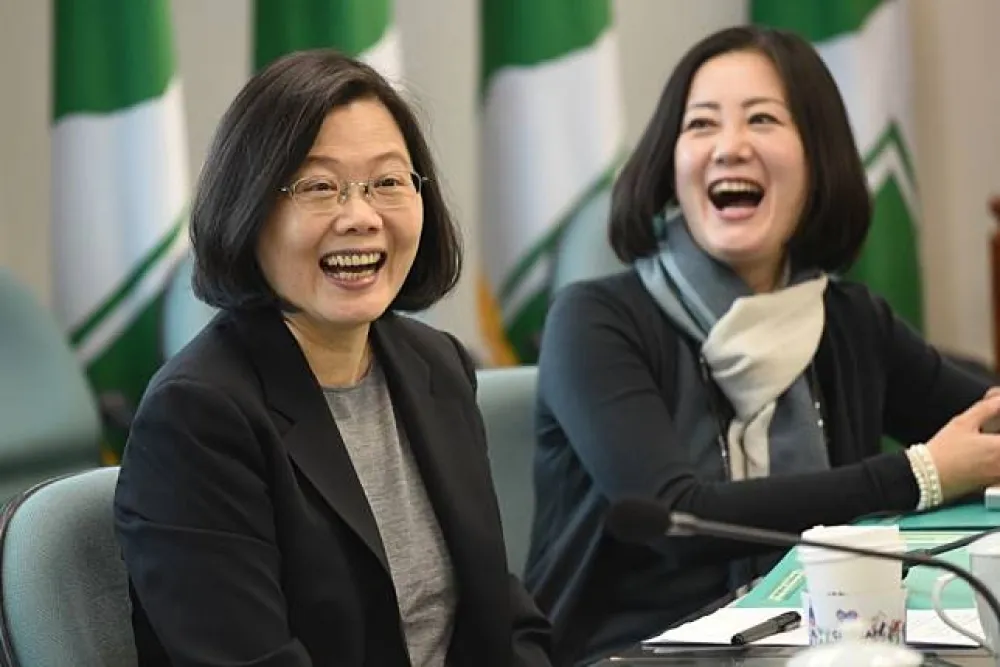 蔡英文首邀黨團立委攜伴喝春酒　綠委們大讚「很貼心」