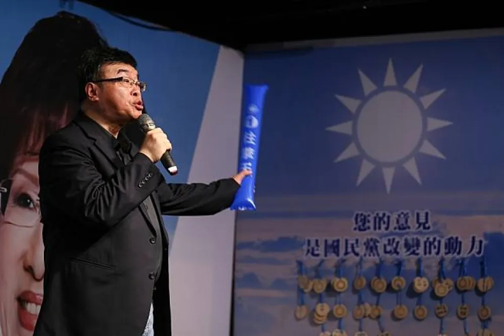【國民黨一中全會】委員建議找回邱毅　網友揶揄：找回失去的假髮嗎