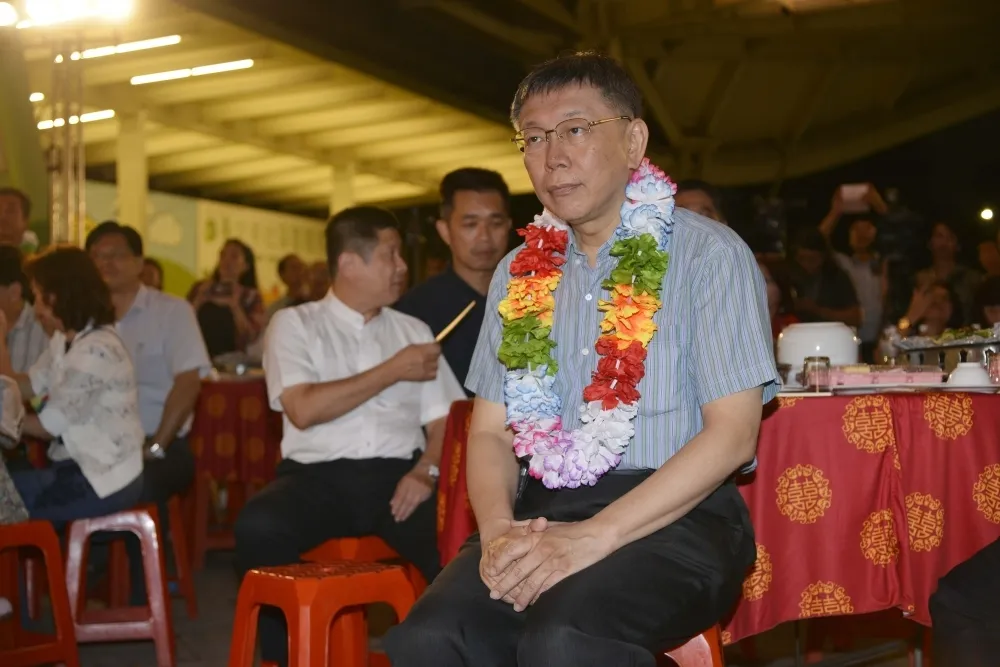 當選市長前赴中國18次遭疑　柯文哲：去教怎麼用葉克膜