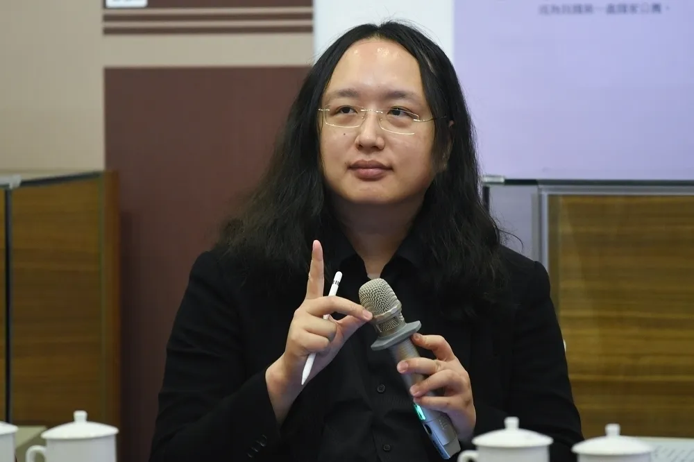 驚！胞弟涉強吻4歲女童　唐鳳：司法程序中不評論