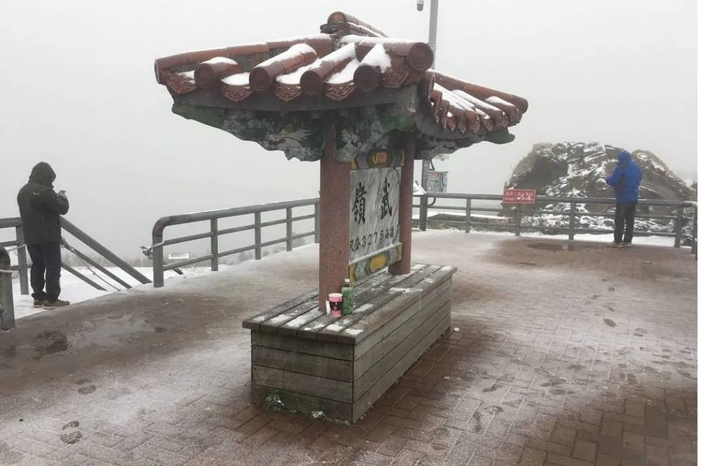 【開始像冬天】合歡山首降冰霰　中部以北低溫下探13℃
