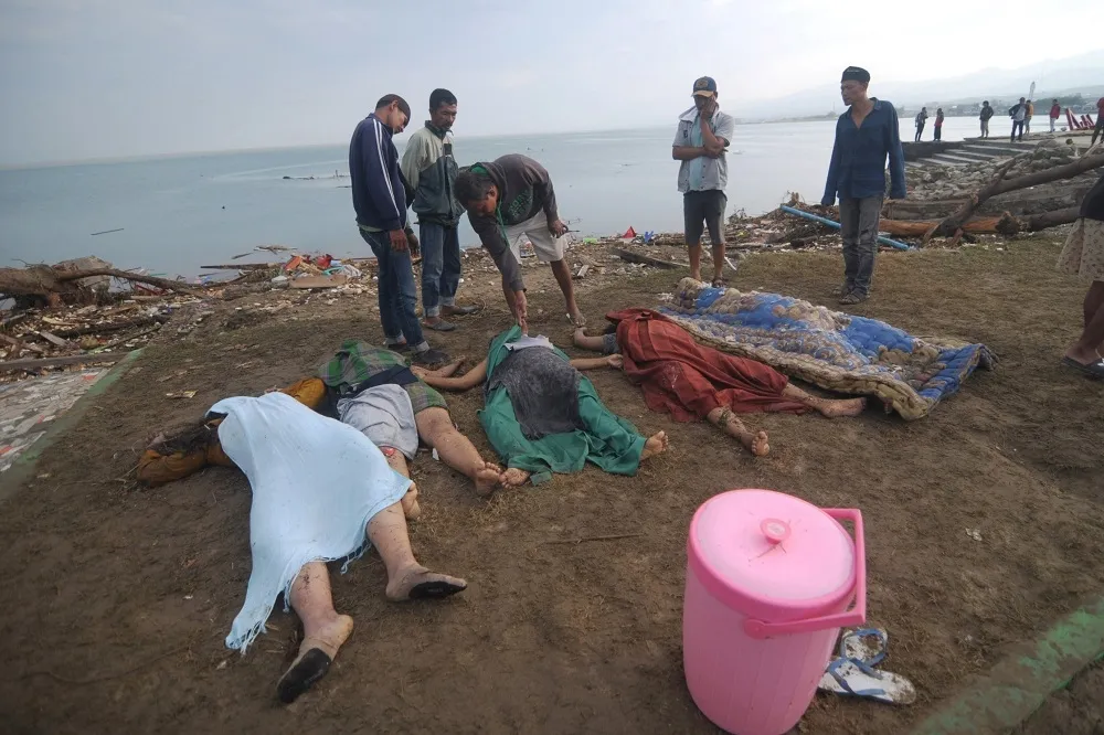 【更新】印尼強震海嘯增至832死　1萬7000人無家可歸