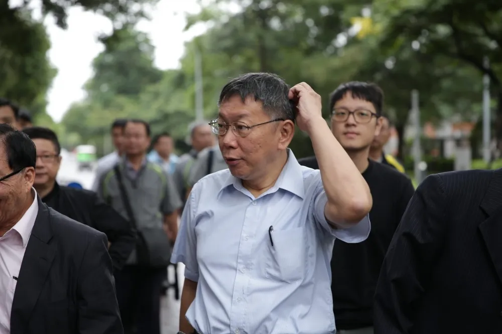 選戰關頭柯媽勤跑行程　柯文哲：她叫的出的里長名比我多