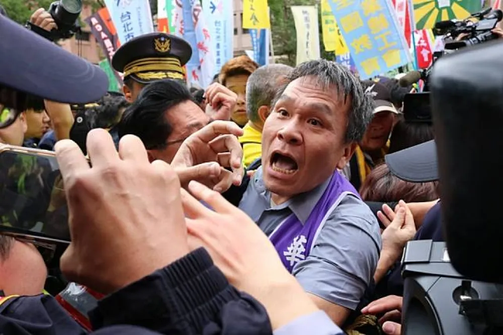 【勞基法修惡】勞團酣戰3回合　怒批蔡政府「把人民當麻糬」