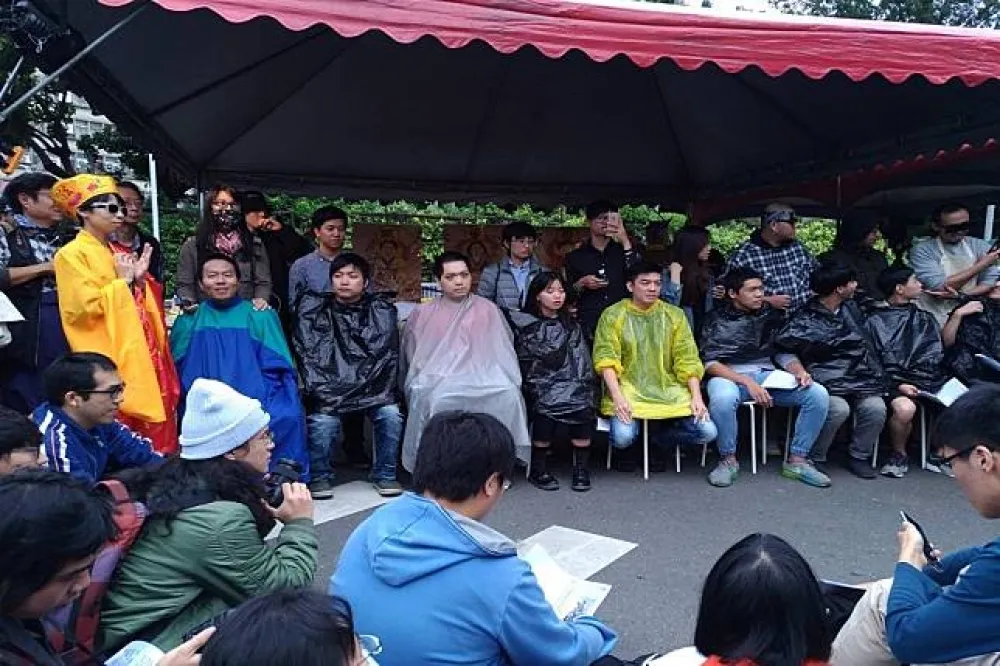 【直播】過勞功德會集體剃頭　抗議《勞基法》修惡