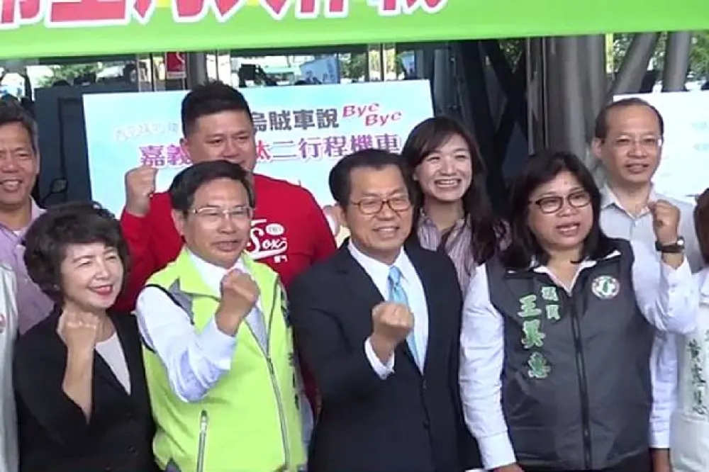 【助嘉市防空汙】李應元加碼送電動公車　議員批：恐成蚊子公車　