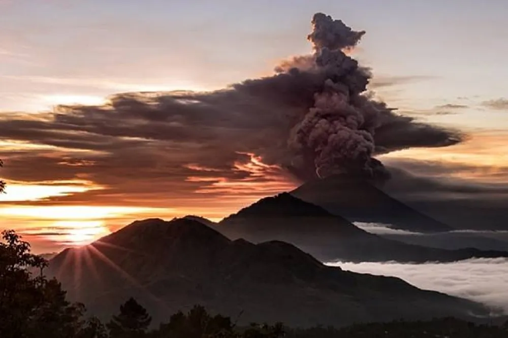 峇里島火山一周內兩度噴發　國際航班大受影響