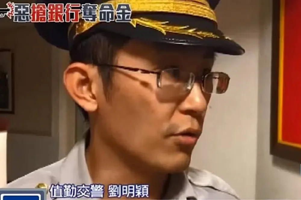 【交警抓搶匪】閃過子彈繼續追　劉明穎：回到隊上，雙手還在顫抖