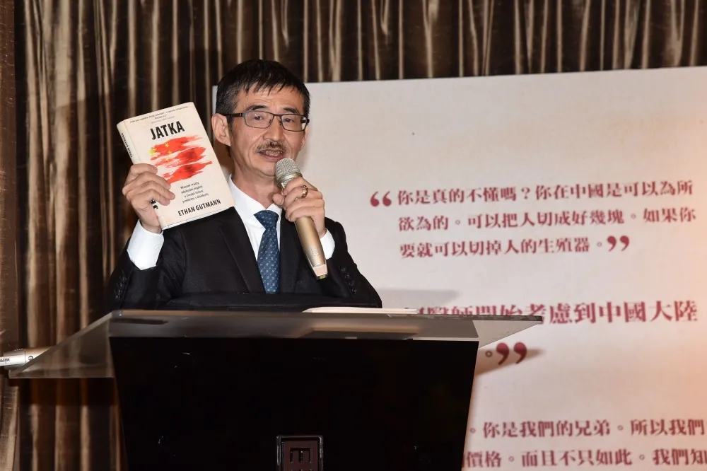 【會不會撈太大 】《屠殺》中文版疑靠助印出書　柯粉裝柯黑查證