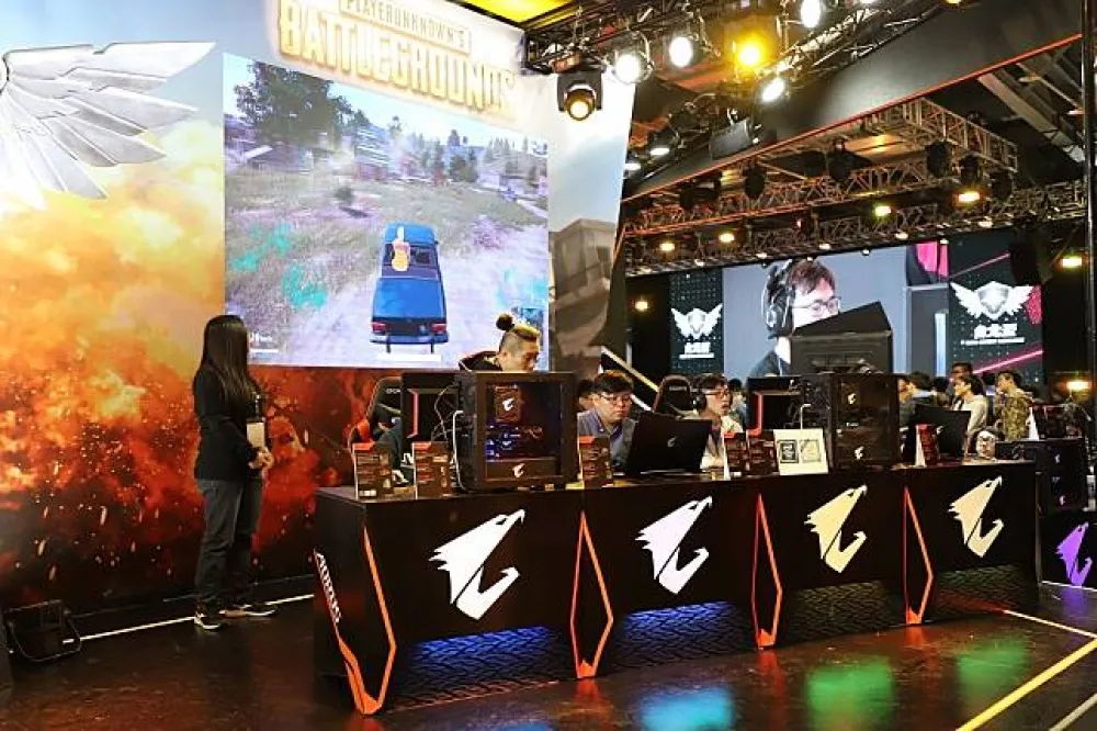 【WirForce 2017】AORUS電競樂園吃雞大戰　720度飛行模擬器現場體驗