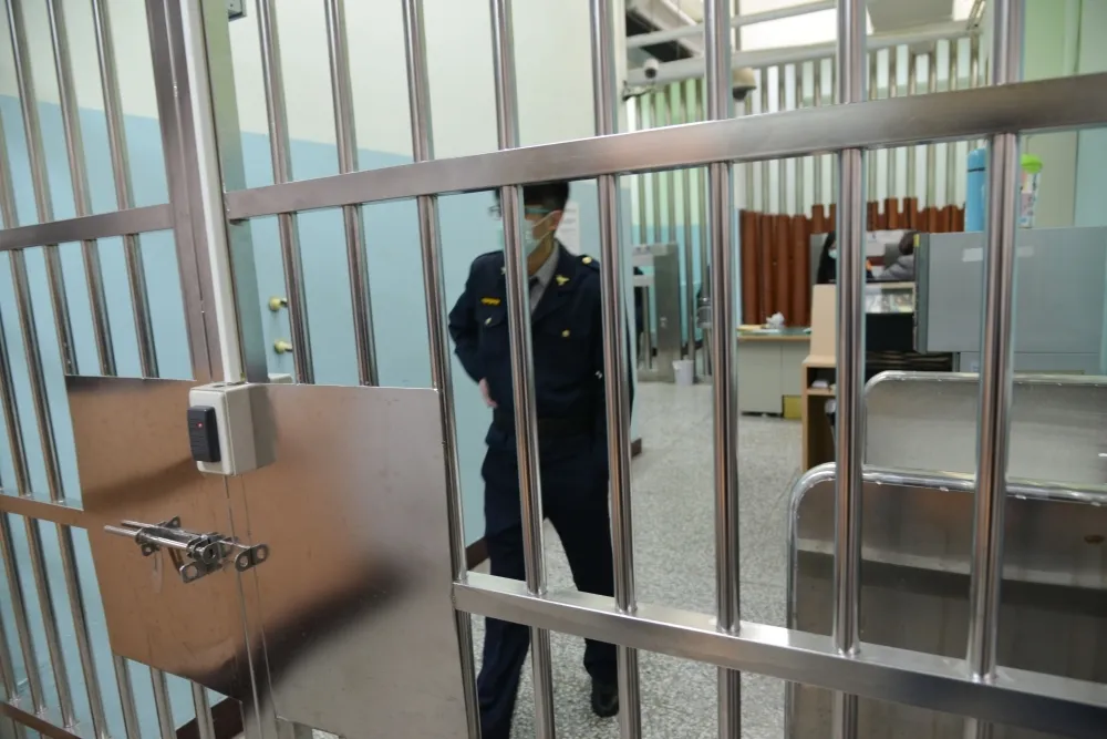 錢建榮專欄：限制出境與刑事妥速審判法的虛問實答