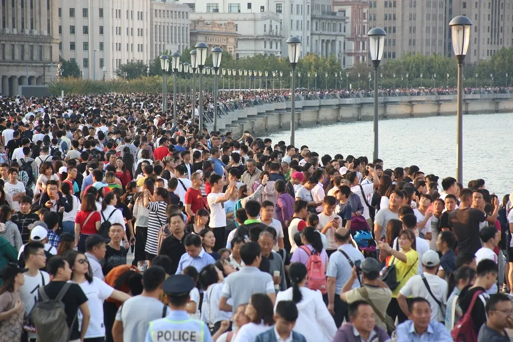 中國十一長假首日國內旅遊收入1.86兆　7日收假火車加開800班次