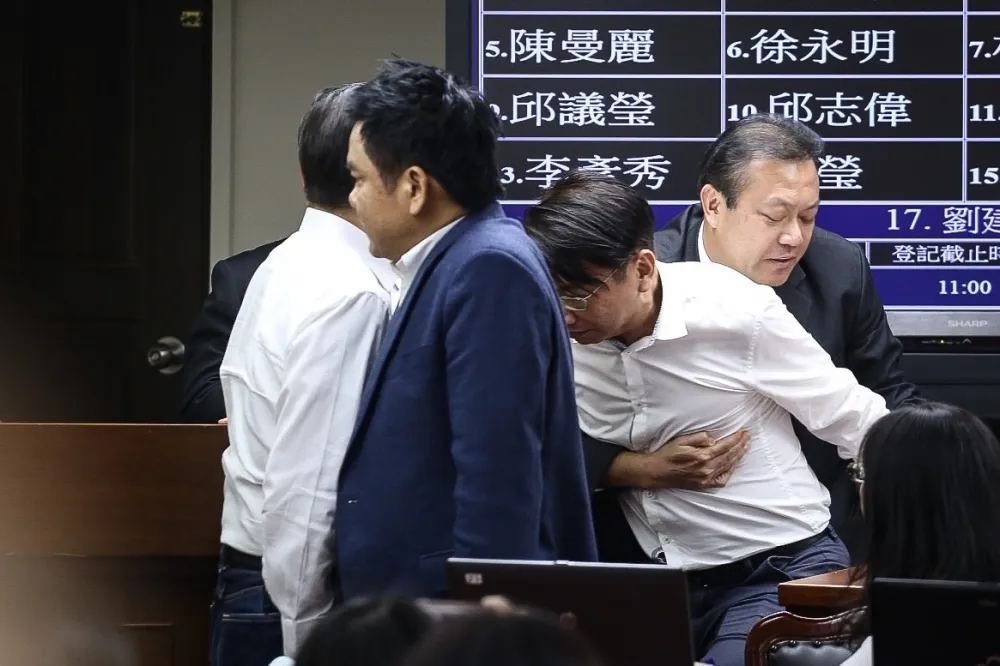 徐永明林為洲輪番霸占發言台　莊瑞雄怒批「一個乩童、一個桌頭」