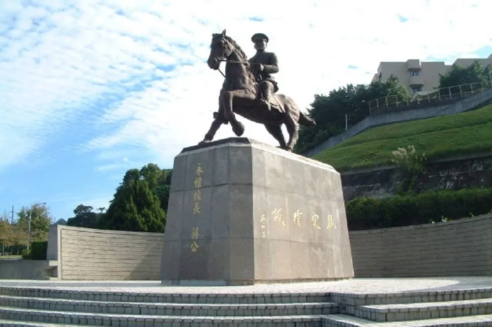 【銅像逃過一劫】政大校長臨時表態不連任　執意改校長遴選辦法