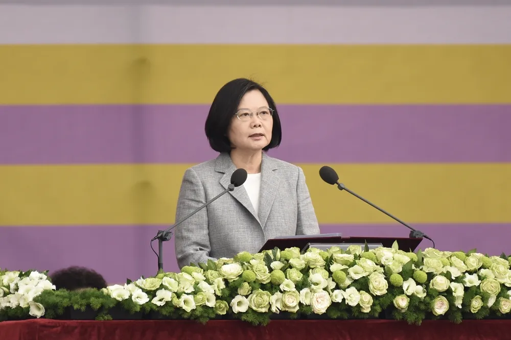 【國慶談話】蔡英文：對中國不抗不屈，必嚴辦「特定國家」假消息滲透