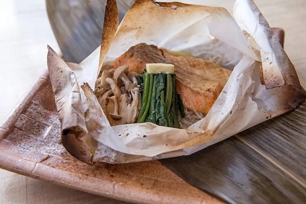 7款限定鮭魚料理新上市  平價奢華鮭魚漢堡大口滿足