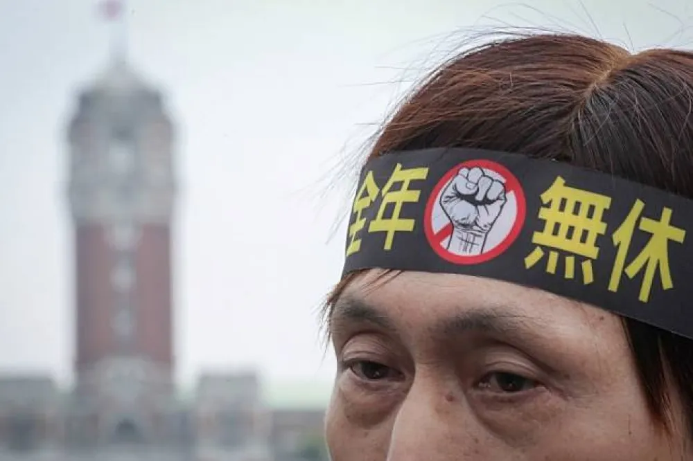 【過勞死頻傳】公務員組工會遭擋16年　毫無勞動協商權
