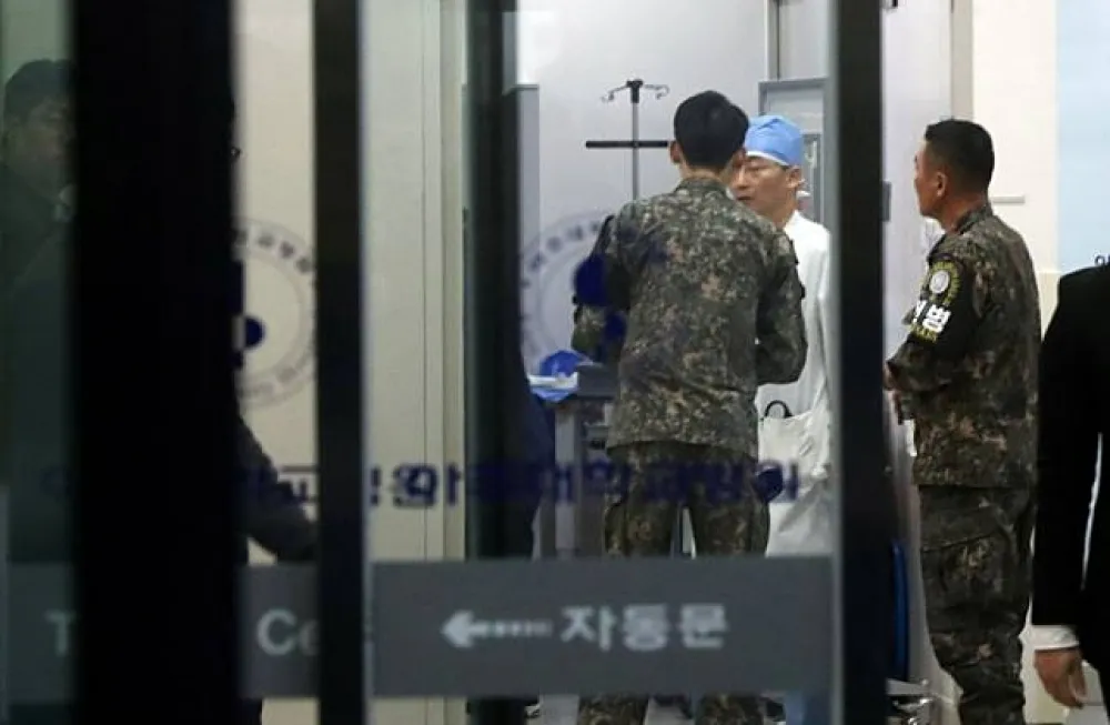 北韓士兵投誠遭掃射40餘槍　3南韓軍人捨命將他拉過38度線