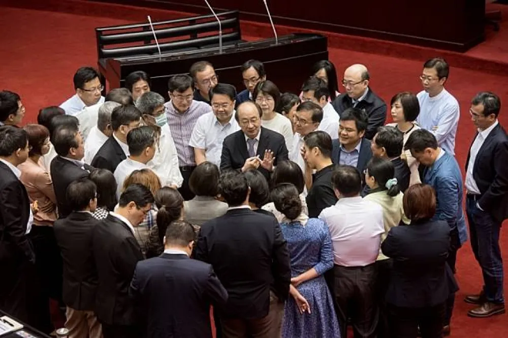 民進黨「一例一休」闖關成功　下周一開始審查