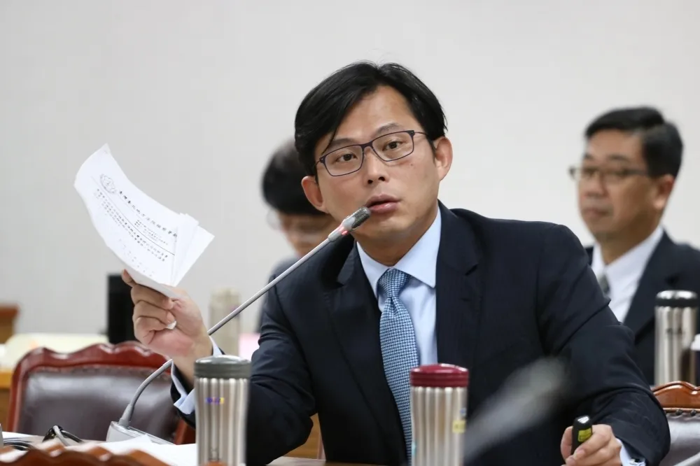 【內幕】隱瞞參貸銀行慶富資金不足    黃國昌：一銀在幫陳慶男作弊