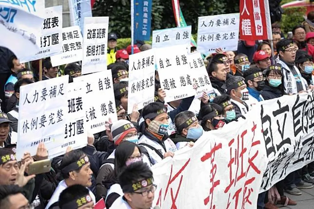 一例一休修法闖關前    台鐵請增人力行政院不核定