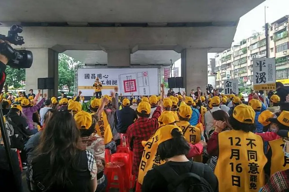 【直播】200人高喊反罷免　黃國昌：面對抹黑，我不孤單