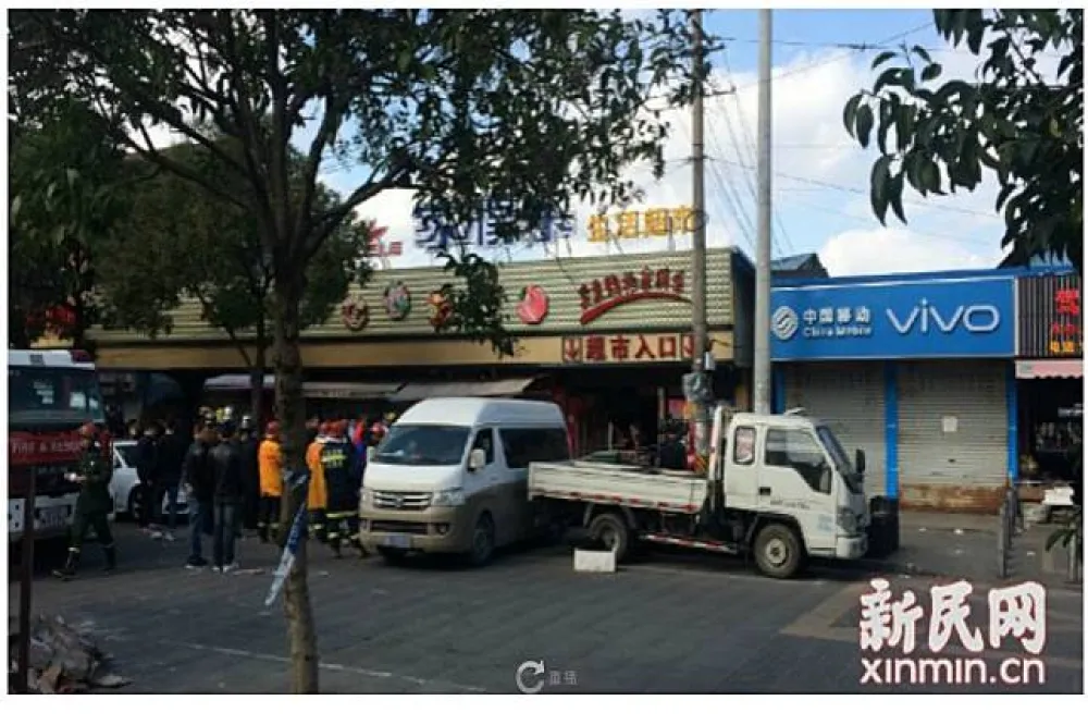 【搶雙11購物節商機】上海家得樂超市貨物堆過多致閣樓坍塌