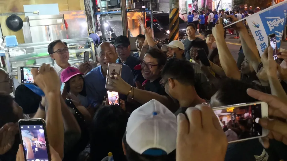 【採訪側記】韓國瑜人氣蔓延台中　造勢晚會後群眾追著跑高喊「選總統」